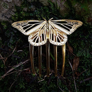 Monarch Butterfly Hair Comb, Butterfly Hair Pin, Bridal Butterfly accessory, Butterfly Headpiece