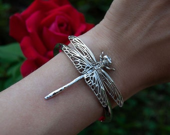 Bracciale rigido in argento sterling con libellula: gioielli con insetti - Italia