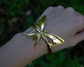 Brazalete de mariposa con alas de pájaro en oro: latón chapado en oro de 14 k
