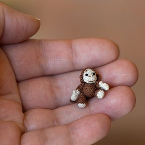 ミニマイクロミニチュアかぎ針編み動物サル：ミニあみぐるみかわいいぬいぐるみ、小さなもの、小さなギフト