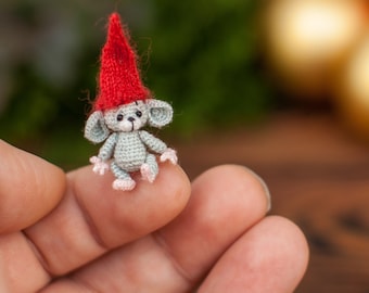 Micro Crochet Mouse with Red Hat – Handmade Christmas Amigurumi Miniature