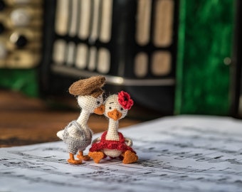 Micro crochet Dollhouse miniature geese: mini animals, crochet art, cute stuffed animal, supernatural gifts, micro miniatures