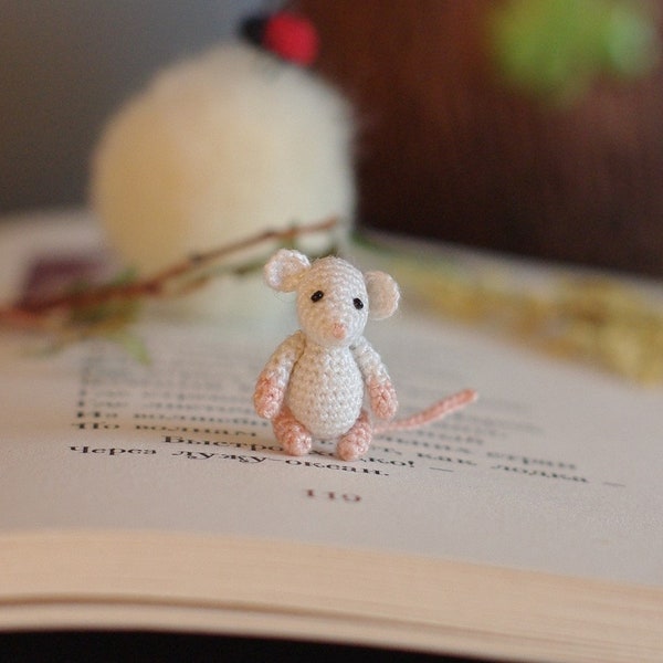 Micro miniature crochet animal rat: mini animals crochet art, cute stuffed animal supernatural gifts, micro miniatures micro crochet animal