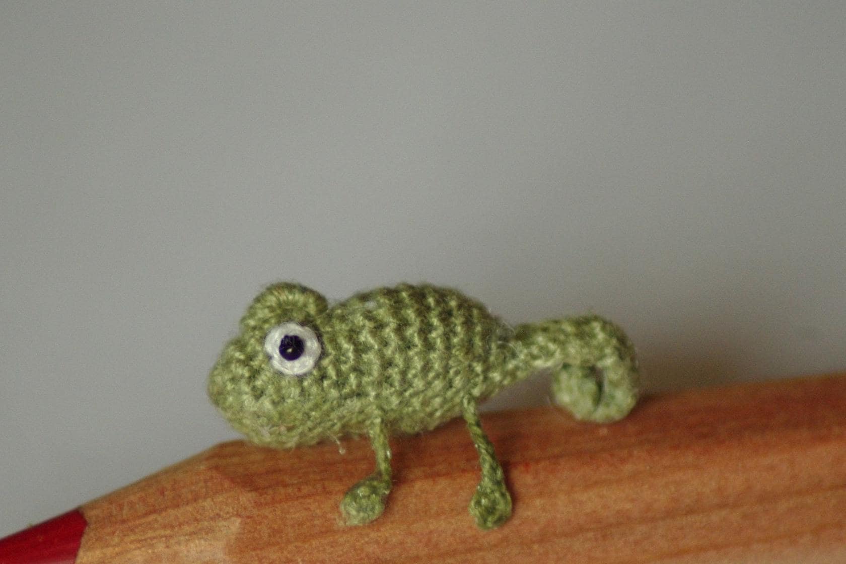Micro Crochet Green Chameleon – Tiny Handmade Cotton Figurine - Etsy