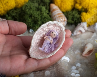 Micro miniature crochet mermaid figurine: tiny crochet tiny art mermaid in seashell, crochet amigurumi personalized gifts for nautical decor