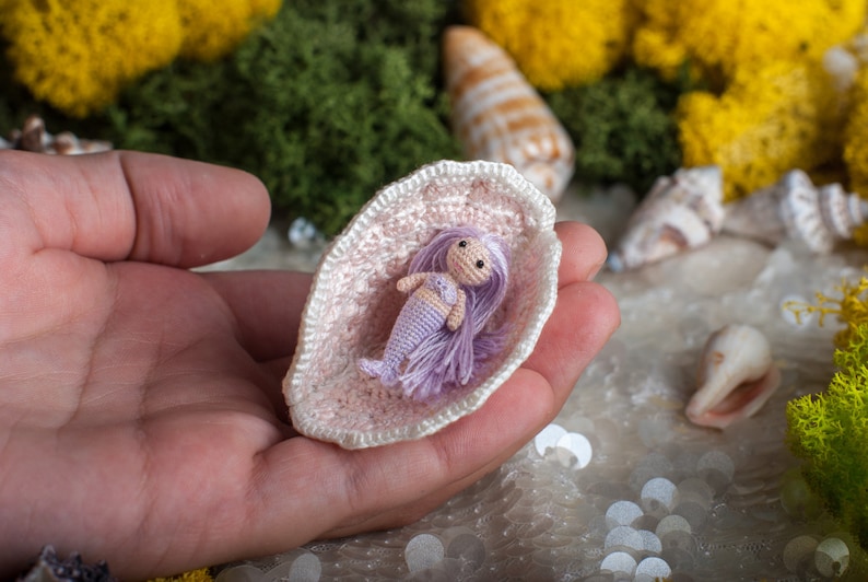 Micro miniature crochet mermaid figurine: tiny crochet tiny art mermaid in seashell, crochet amigurumi personalized gifts for nautical decor Mermaid+Seashell
