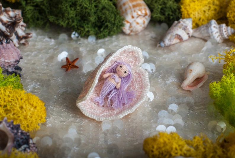 Micro miniature crochet mermaid figurine: tiny crochet tiny art mermaid in seashell, crochet amigurumi personalized gifts for nautical decor image 3