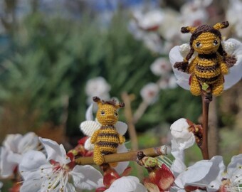 Miniature Crochet Bee Doll – Tiny Handmade Amigurumi Insect – Collectible Waldorf-Inspired Pocket Friend