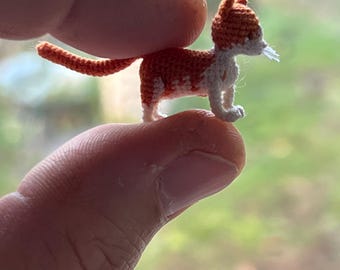 Micro Crochet Cat – Handmade Miniature Dollhouse Pet – Collectible Tiny Animal