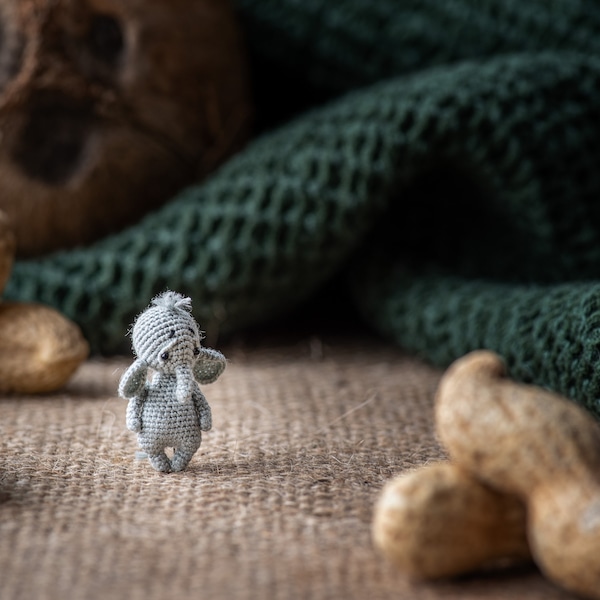 Elephant tiny crochet animals - dollhouse miniatures christmas - miniature crochet animals - Gift box fillers