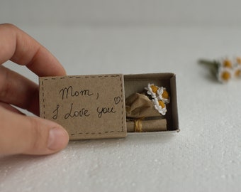 Miniature Crochet Daisy Bouquet: Handmade Cotton Flowers in Gift Box