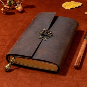 Klassisches Dunkelbraunes Lederbuch mit Schlossverschluss - Premium Vollleder-Notizbuch