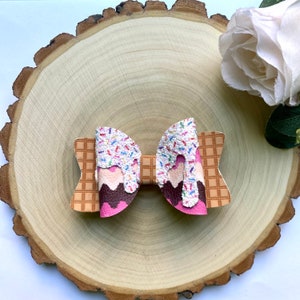 Neapolitan Ice Cream Bow