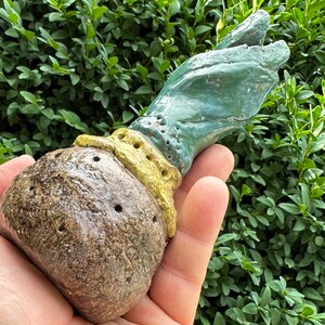 Vorstbestendig aardewerk voor in de tuin - decoratieve bloemen en plantenstekers - handgemaakt bloemengeschenk - natuurlijke keramische decoratie