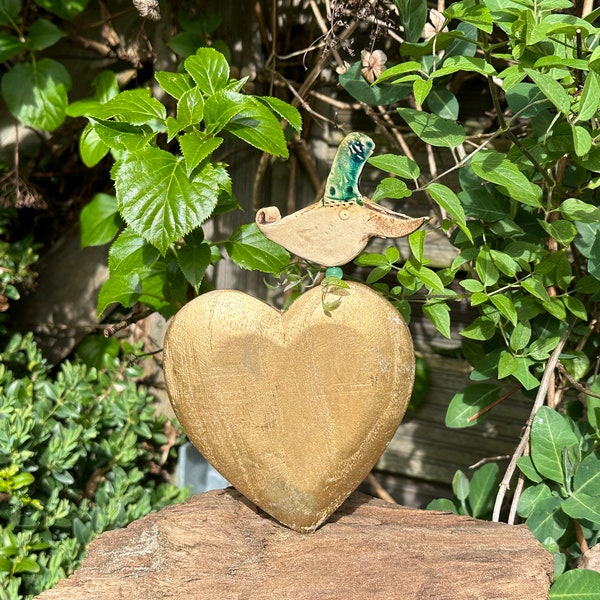 Großer Gartenstecker aus Schwemmholz mit einem handgetöpferten Vogel aus Keramik, handgemachtes Holzkunst Unikat