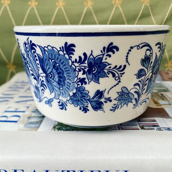 Vintage Delft blue and white Planter