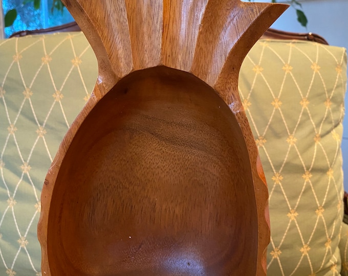 Wooden pineapple bowl