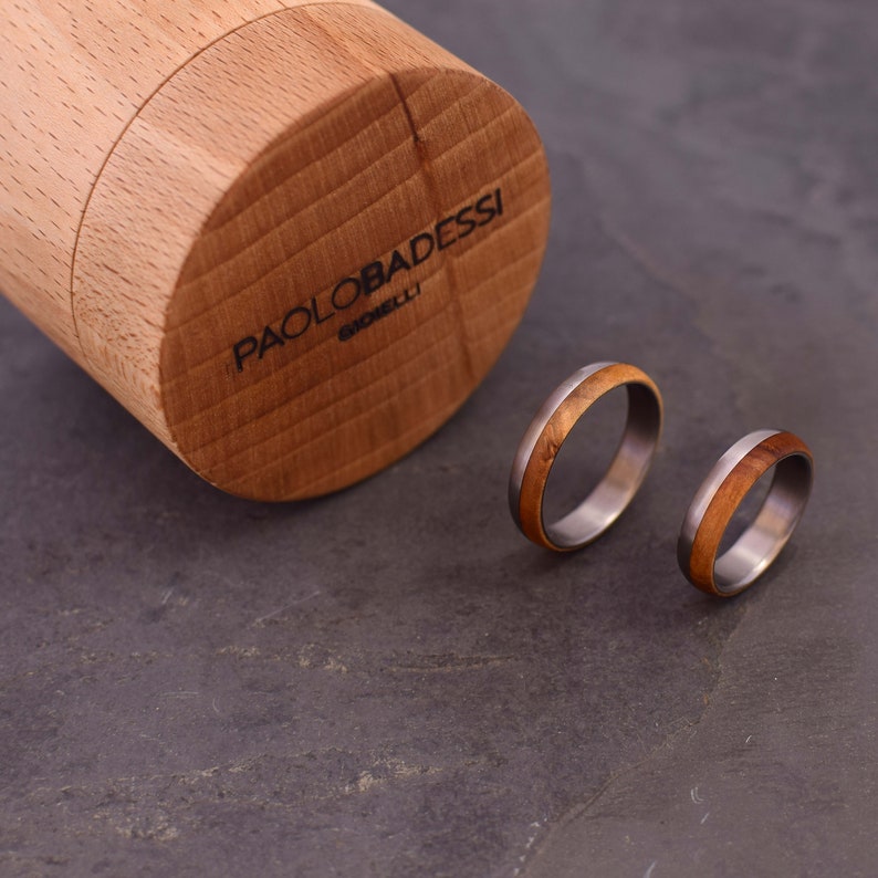 Ring aus Titan und Olivenholz, abgerundeter Ring, satiniert, Ehering, Unisex Bild 5