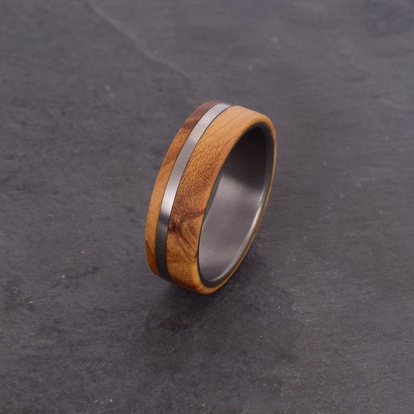 Bague en titane et bois d'olivier, alliance, intérieur satiné et extérieur satiné