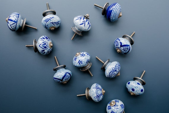 Set de 8 pomos tiradores de cerámica, En colores azul y blanco