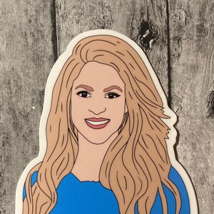 Op de afbeelding: Een sticker met een cartoonillustratie van een vrouw met lang blond haar die een blauw shirt draagt.