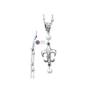 Collar de perlas de flor de lis hecho a mano en cadena de plata de ley