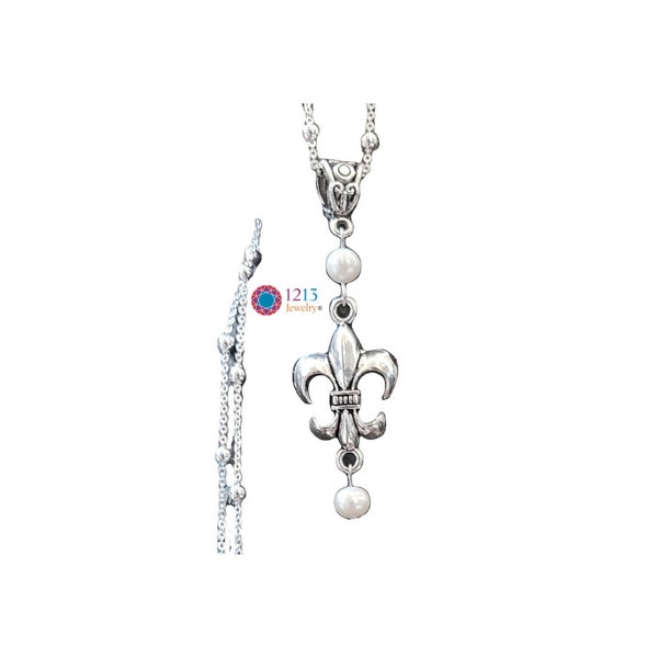 Fleur-de-Lis Pearl Stud