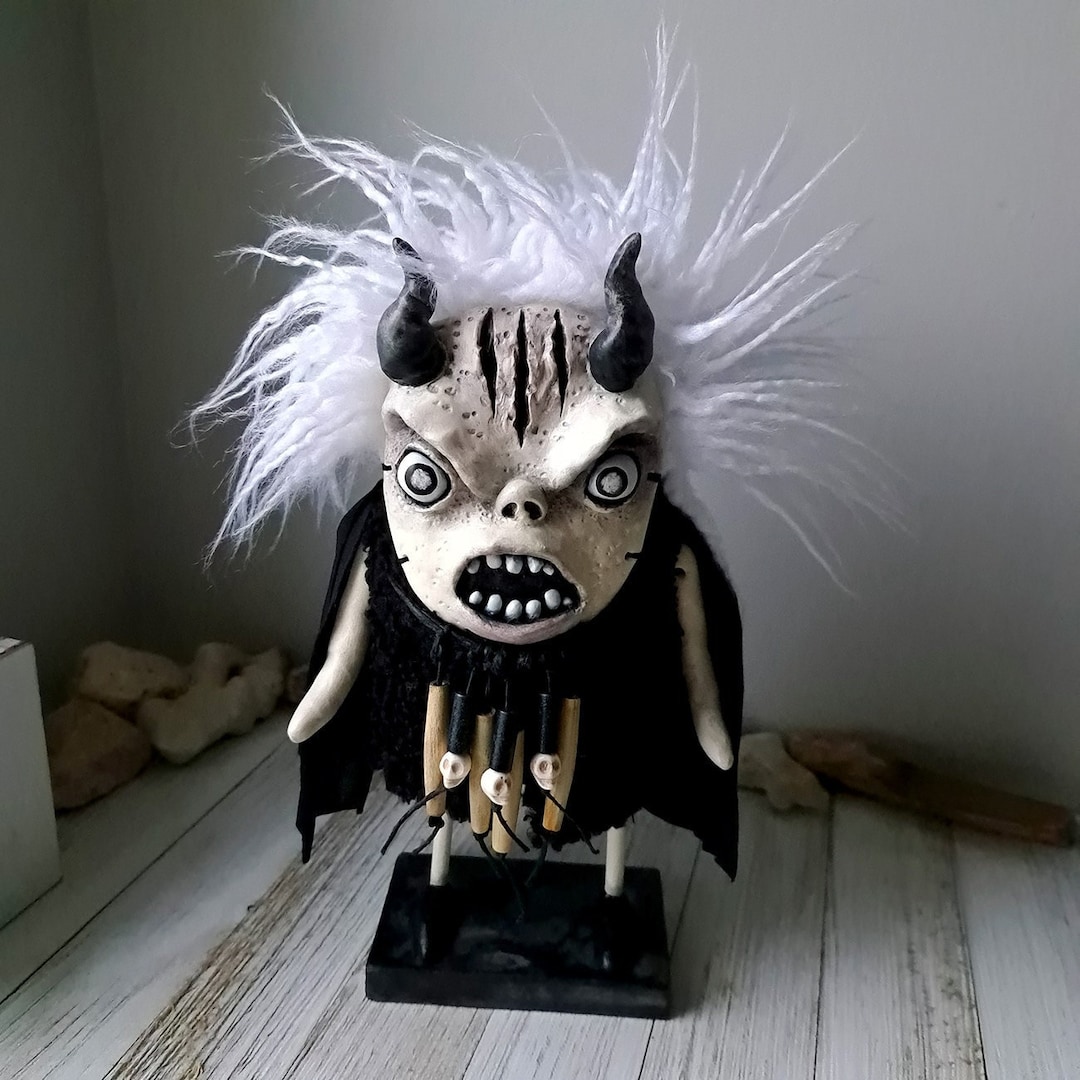 悪魔のブードゥー人形彫刻、ゴシック風の奇妙な室内装飾、不気味な