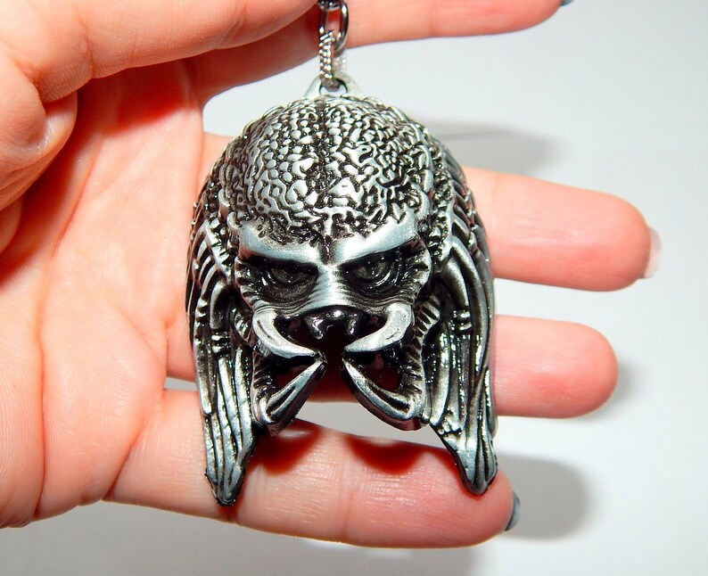Alien predator logo pendant necklace Alien movie Xenomorph ...