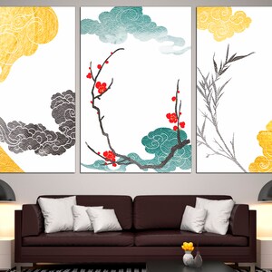 Pu&ograve; includere: Set di tre pezzi di arte da parete in tela con un design di ispirazione giapponese con nuvole dorate, nere e turchesi, un ramo di fiori rossi in fiore e steli di bamb&ugrave; su uno sfondo bianco.