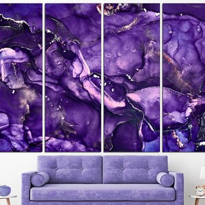 Puede incluir: Impresi&oacute;n de arte abstracto con un dise&ntilde;o de m&aacute;rmol morado y dorado. La impresi&oacute;n se divide en cuatro paneles.