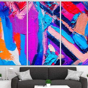 K&ouml;nnte beinhalten: Abstrakte Malerei mit kr&auml;ftigen Strichen in Blau, Orange, Rosa und Lila. Das Gem&auml;lde ist in drei Abschnitte unterteilt.