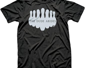 Camiseta de inspiración vintage de The Dude Abides, camiseta retro de la cultura pop de los 90, camiseta divertida de los hermanos Coen, camiseta genial de Jeff Bridges de El Gran Lebowski
