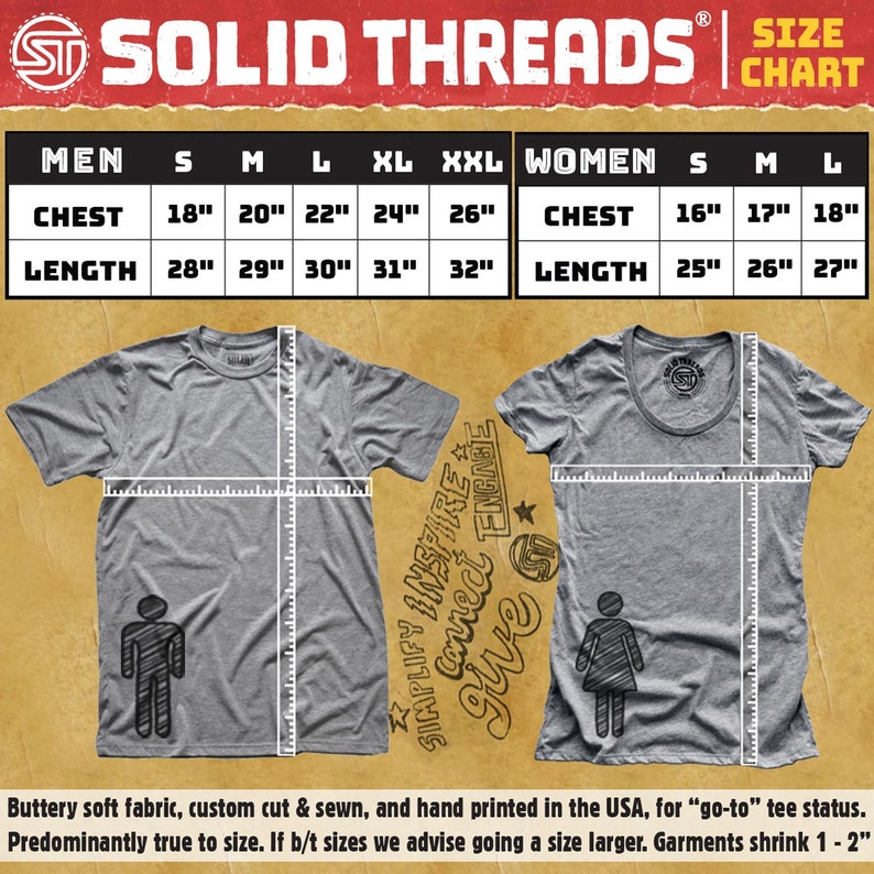 K&ouml;nnte beinhalten: Gr&ouml;&szlig;entabelle f&uuml;r ein T-Shirt mit Ma&szlig;en in Zoll. Die Tabelle zeigt Brust- und L&auml;ngenma&szlig;e f&uuml;r M&auml;nner und Frauen. Die Tabelle ist auf braunem Hintergrund mit einer grauen T-Shirt-Illustration gedruckt.