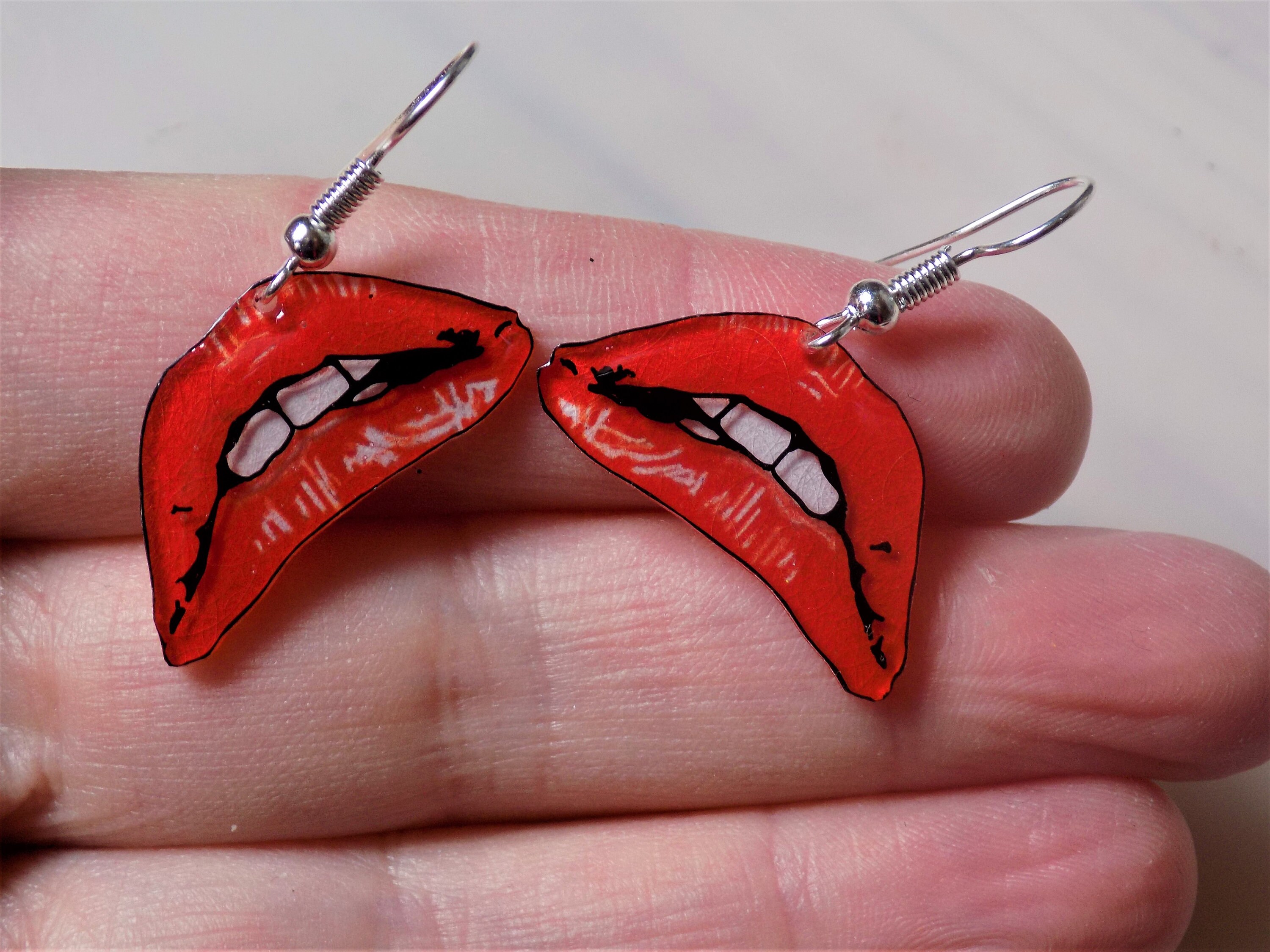 PLITI Orecchini Rocky Horror Show | Labbra Rosse In Acciaio Inox | Regalo Per Fan - 6