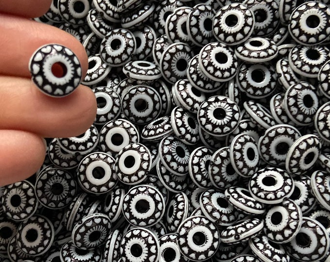 Clearance 50pcs Acrylic 4x12mm Heart Round Flat Spacer Black & White Color Etched Laced Beads Charm Earrings Necklace Bracelet Jewelry