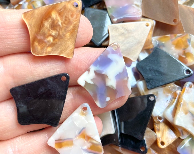 Grab Bag 10 Pieces Acrylic 27mm Diamond Fan Shape Tortoise Style Beads Charms w/1 Connector Hole Earring Earrings Findings Jewelry Making