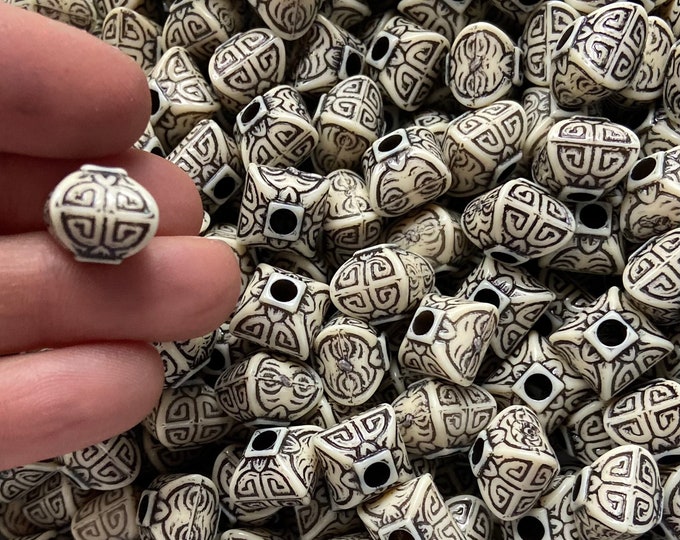 Clearance 50pcs Acrylic 11x12mm Square Spacer Black & Cream Color Etched Laced Carved Beads Charm Earrings Necklace Bracelet Making