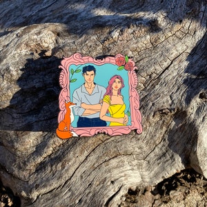 Pin de esmalte de zorro pequeño con retrato encantado de OUABH Érase una vez un corazón roto Jacks y Evangeline