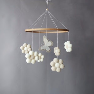 Daisy crib mobile Flower baby mobile neutral Floral musical cot mobile hanging Butterfly boho baby girl nursery decor Baby shower gift