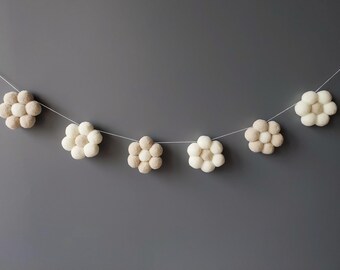 Guirnalda de margaritas, decoración para habitación de bebé niña, banderines de flores, decoración para estantes, margaritas colgantes para pared, decoración neutra con pompones