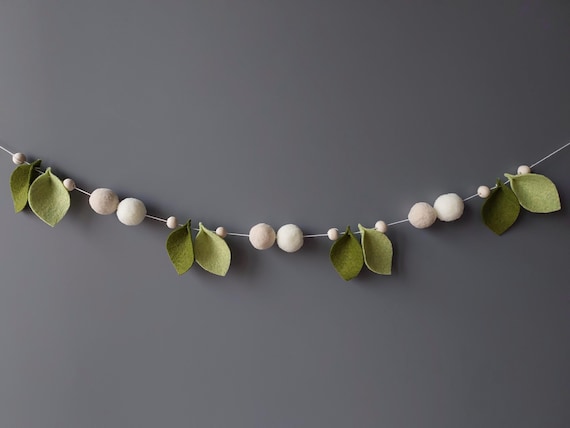 Felt leaves garland Spring greenery garland Neutral nursery decor Wall hanging Shelf decor Ball mantel garland Fairy garden accessories