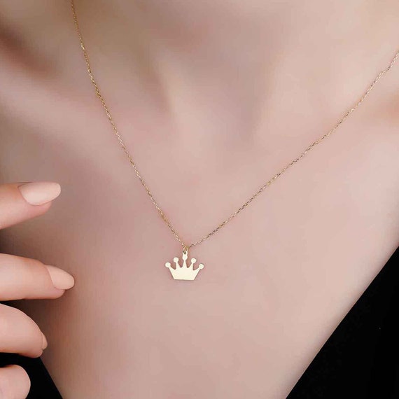 Amazon.com: HENGYID Queen Style 18K Rose Gold-Plated Crown Necklace Pendant  (Rose gold) : Clothing, Shoes & Jewelry