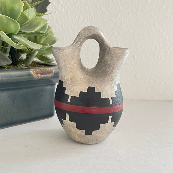 Elsie Yazzie Vase, Navajo Native Art Pottery 4.5" Wedding Vase, Handmade Pottery Folk Art Traditional Painting Vase Signed Boho Decor
