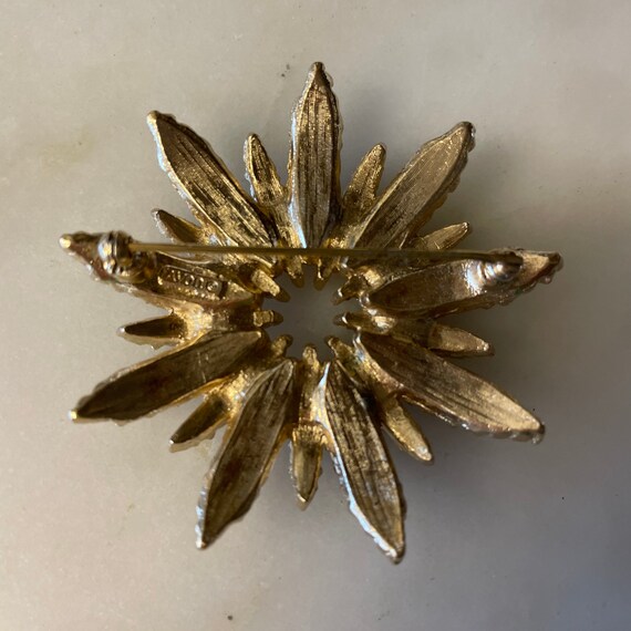 Avon brooches store