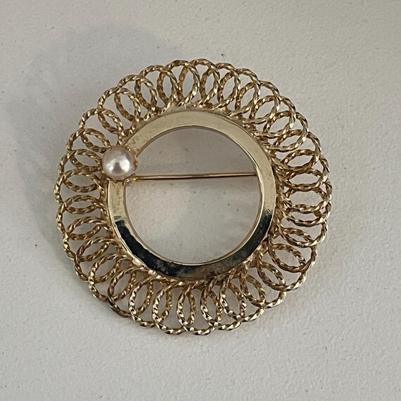 Infinity Loop Circle Brooch with single Faux Pear… - image 10