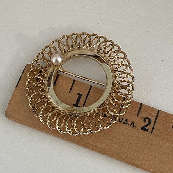 Infinity Loop Circle Brooch with single Faux Pear… - image 8