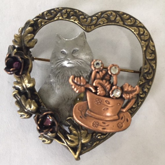 Hallmark PIN Valentines Vintage CAT Heart BOUQUET White Holiday Brooch NEW 