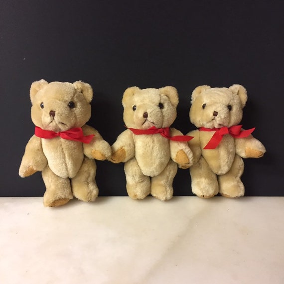 3 teddy bears