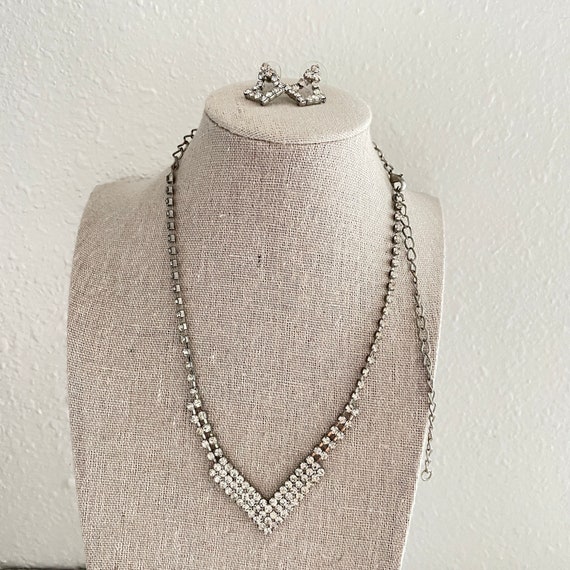 Silver Crystal Rhinestone V Neck Necklace and Arr… - image 7